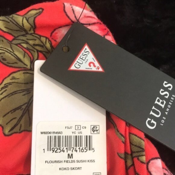 GUESS Koko Asymmetrical Skort In Flourish. M, XL - Picture 10 of 14